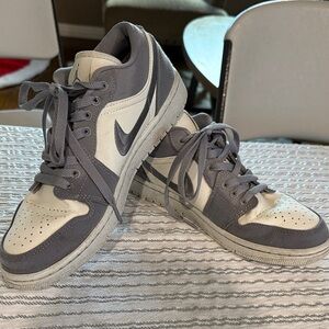 Air Jordan Nike unisex Gray and Cream Sneakers shoes size W 8.5 M 6